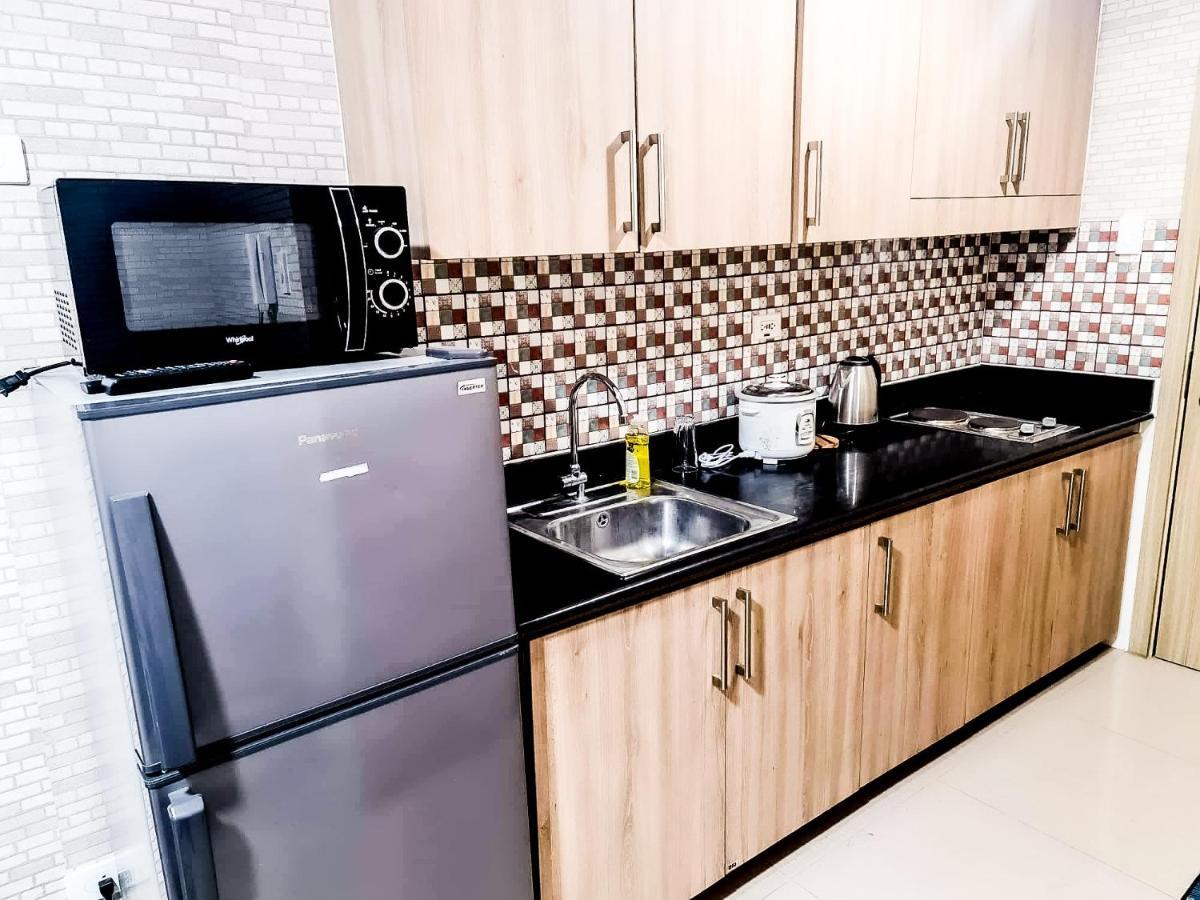 מנילה Sabina'S One Bedroom Condo At Shore Tower C מראה חיצוני תמונה